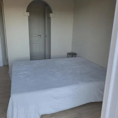House With 2 Bedrooms In Grimaud With Shared Pool And Furnished Garden 1 Km From The * Saint-Tropez