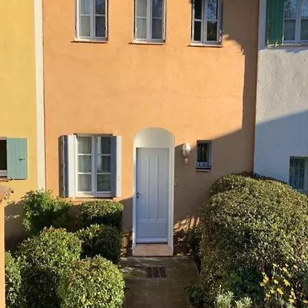House With 2 Bedrooms In Grimaud With Shared Pool And Furnished Garden 1 Km From The Casa de Férias *